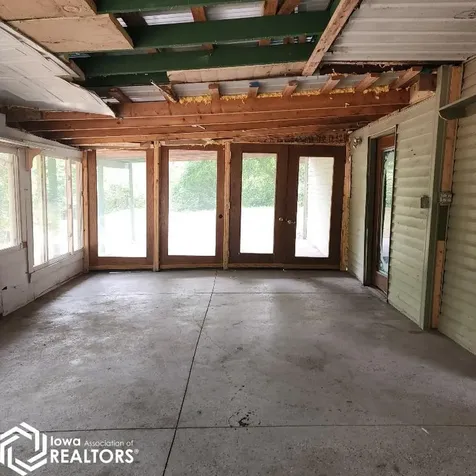 4038 Phelps Drive Brooklyn IA 52211
