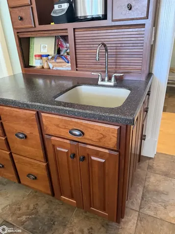 2008 Libertyville Road Fairfield IA 52556
