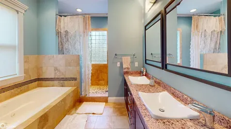 2008 Libertyville Road Fairfield IA 52556