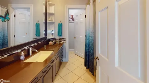 2008 Libertyville Road Fairfield IA 52556