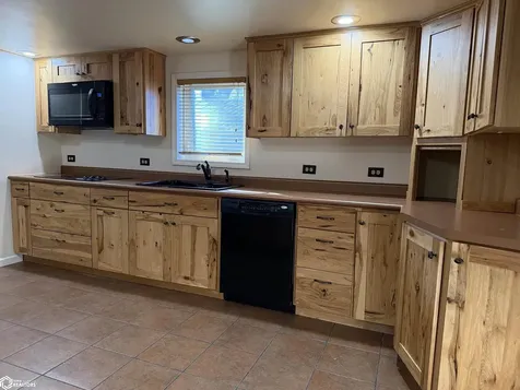 2628 Avenue H Fort Madison IA 52627