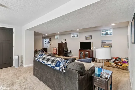 410 Carlton Street Garwin IA 50632