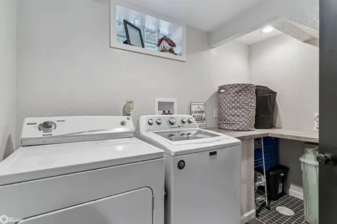 410 Carlton Street Garwin IA 50632