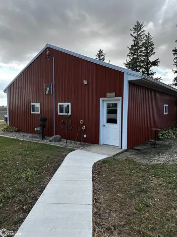 4182 160th Street Brooklyn IA 52211