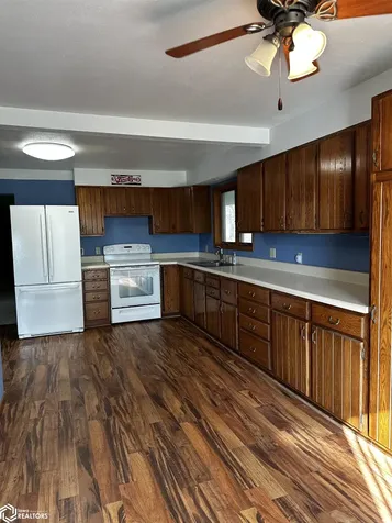 4182 160th Street Brooklyn IA 52211