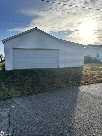 707 Commerical Street Union IA 50258