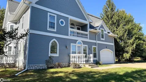 2105 Silverlakes Circle Fairfield IA 52556