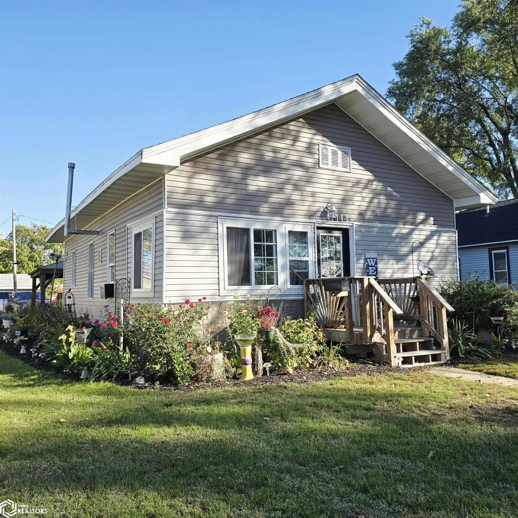 907 G Avenue W Oskaloosa IA 52577