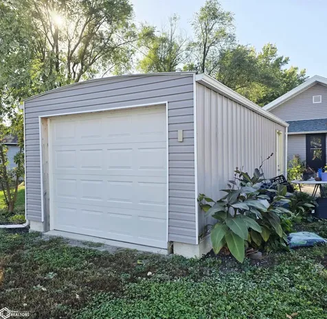 907 G Avenue W Oskaloosa IA 52577