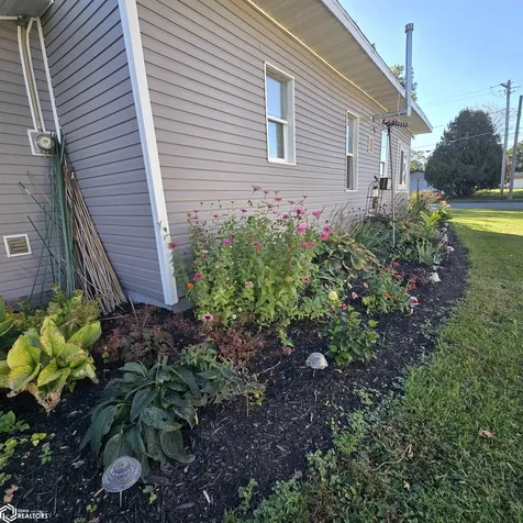 907 G Avenue W Oskaloosa IA 52577