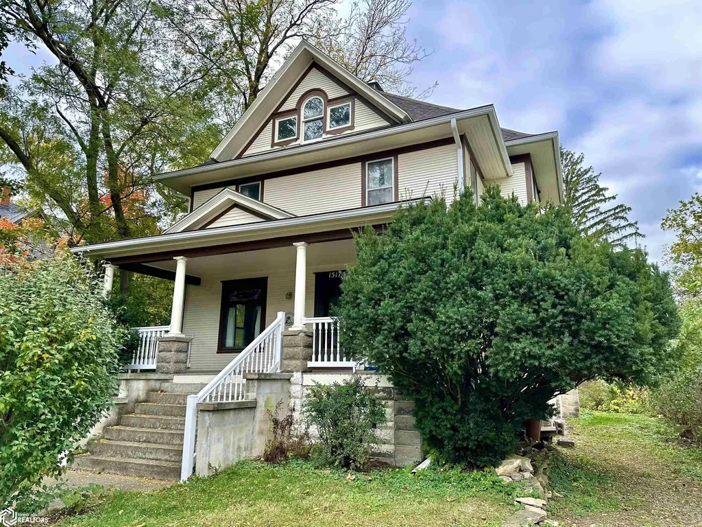 1517 Elm Street Grinnell IA 50112