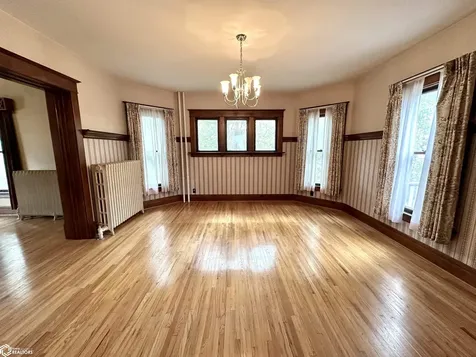 1517 Elm Street Grinnell IA 50112