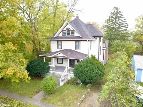 1517 Elm Street Grinnell IA 50112