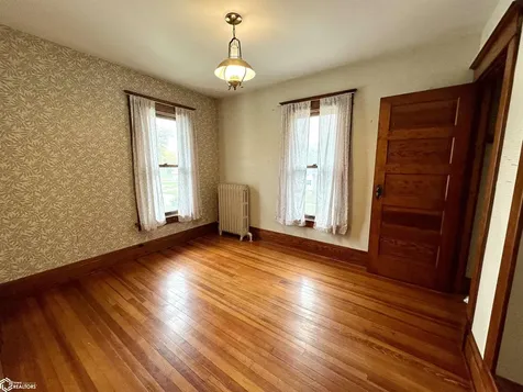 1517 Elm Street Grinnell IA 50112