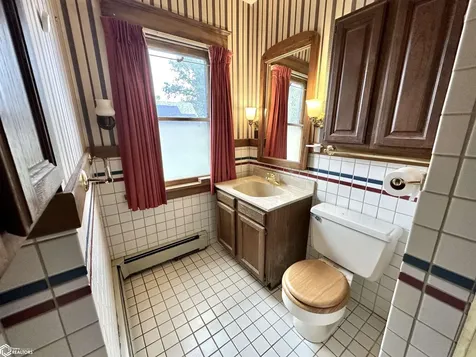 1517 Elm Street Grinnell IA 50112