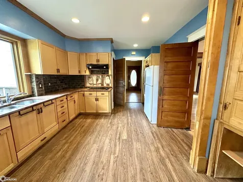 1517 Elm Street Grinnell IA 50112
