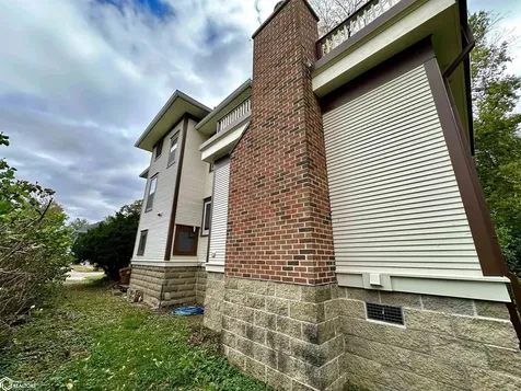 1517 Elm Street Grinnell IA 50112