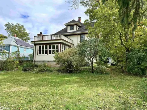 1517 Elm Street Grinnell IA 50112