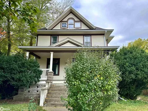 1517 Elm Street Grinnell IA 50112