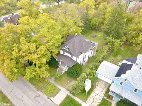 1517 Elm Street Grinnell IA 50112