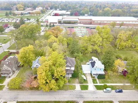 1517 Elm Street Grinnell IA 50112