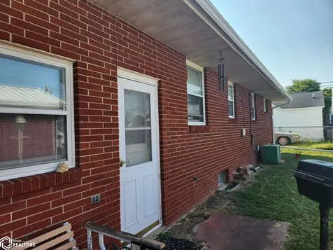 614 N First Street Knoxville IA 50138