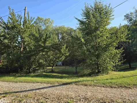 9918 F Avenue Wapello IA 52653