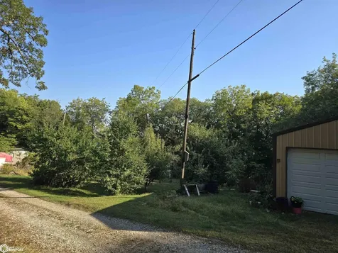 9918 F Avenue Wapello IA 52653