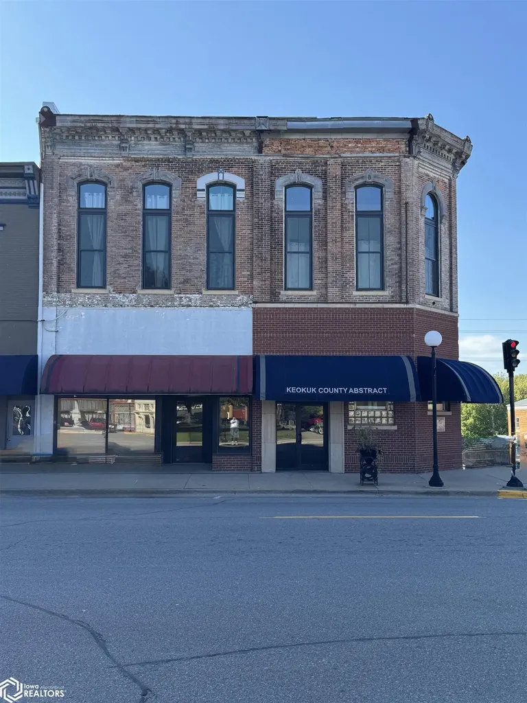 105 1/2 W Washington Street Sigourney IA 52591