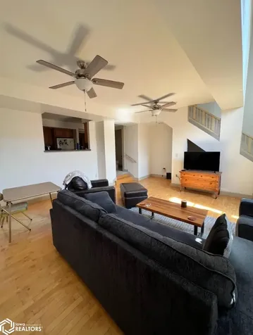 105 1/2 W Washington Street Sigourney IA 52591