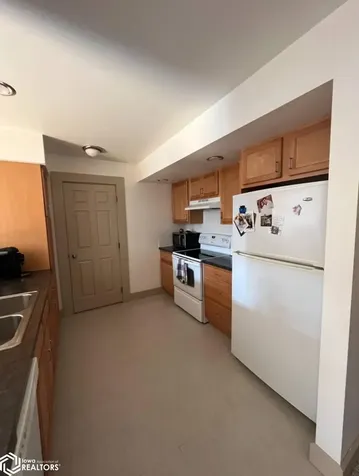 105 1/2 W Washington Street Sigourney IA 52591