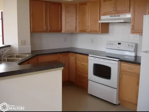 105 1/2 W Washington Street Sigourney IA 52591