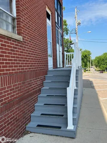 105 1/2 W Washington Street Sigourney IA 52591