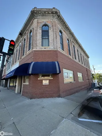 105 1/2 W Washington Street Sigourney IA 52591