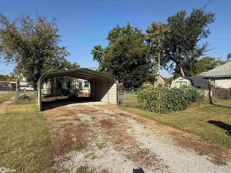 301 N 6th Street Fairfield IA 52556