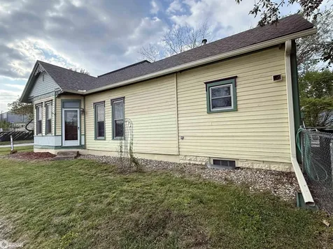 301 N 6th Street Fairfield IA 52556