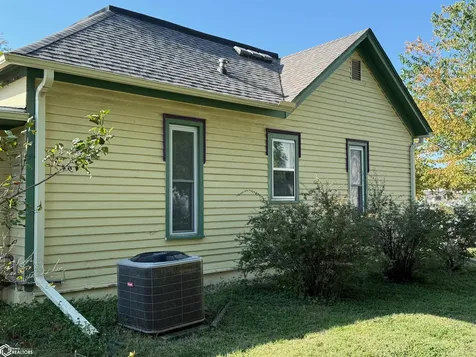 301 N 6th Street Fairfield IA 52556