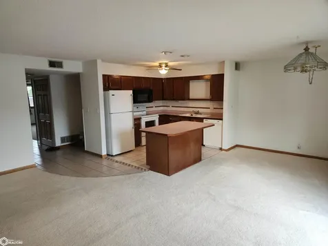 660 Briarstone Dr. Unit #5 Mason City IA 50401