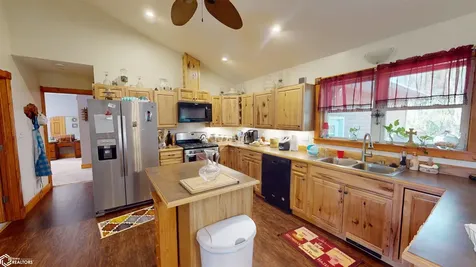 1980 Libertyville Road Fairfield IA 52556