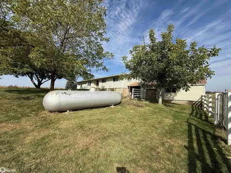 16040 Route W40 Bonaparte IA 52630