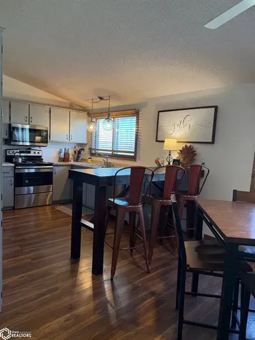 16040 Route W40 Bonaparte IA 52630