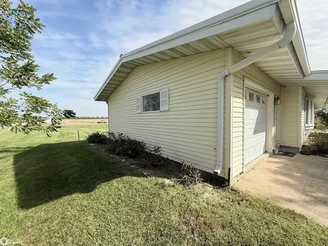16040 Route W40 Bonaparte IA 52630