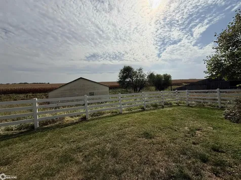 16040 Route W40 Bonaparte IA 52630