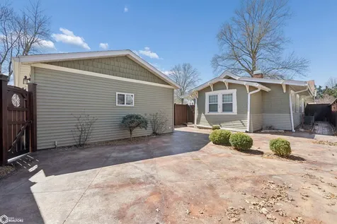 1038 S Starr Avenue Burlington IA 52601