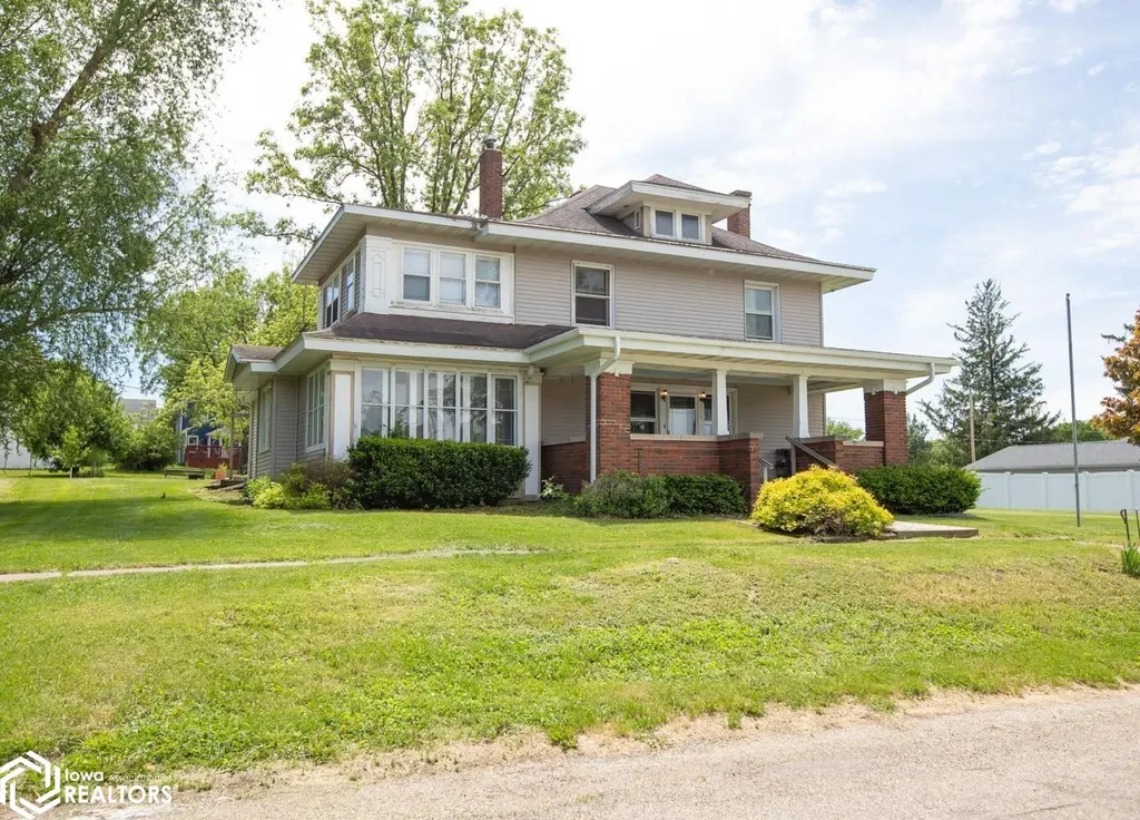 610 5th Street Gladbrook IA 50635
