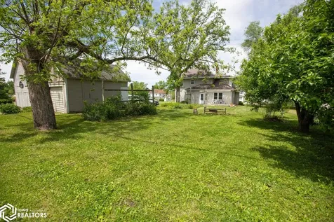 610 5th Street Gladbrook IA 50635