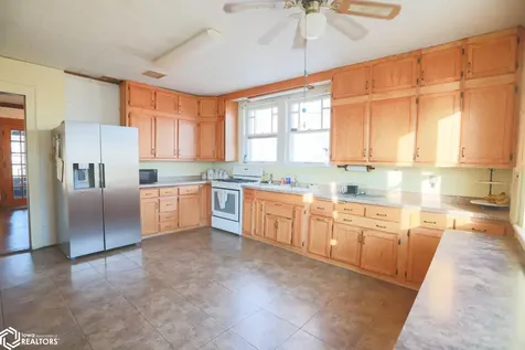 610 5th Street Gladbrook IA 50635