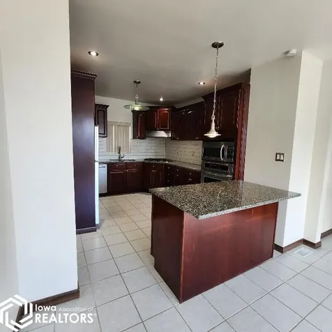 604 W Boone Street Marshalltown IA 50158