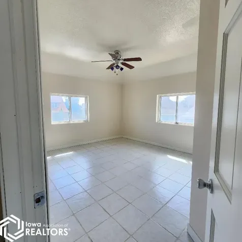 604 W Boone Street Marshalltown IA 50158