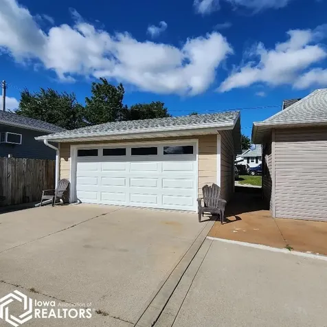 604 W Boone Street Marshalltown IA 50158
